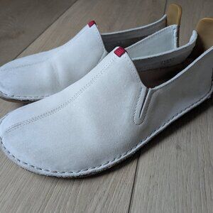 Vivo Barefoot White and Tan Flats